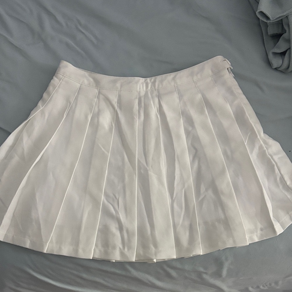 Elegant White Pleated Skirt